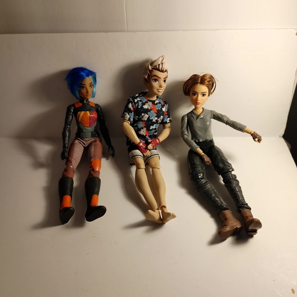 3 Articulated Doll Figurines. Disney Carlos De Ville Sabrine Wren